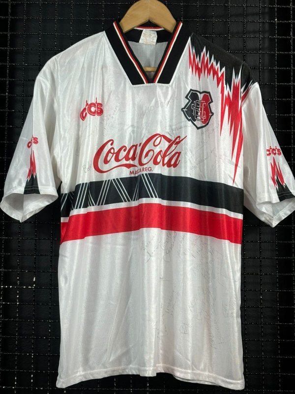 Camisa Santa Cruz CCS 1994 Coca-Cola autograda pelo elenco